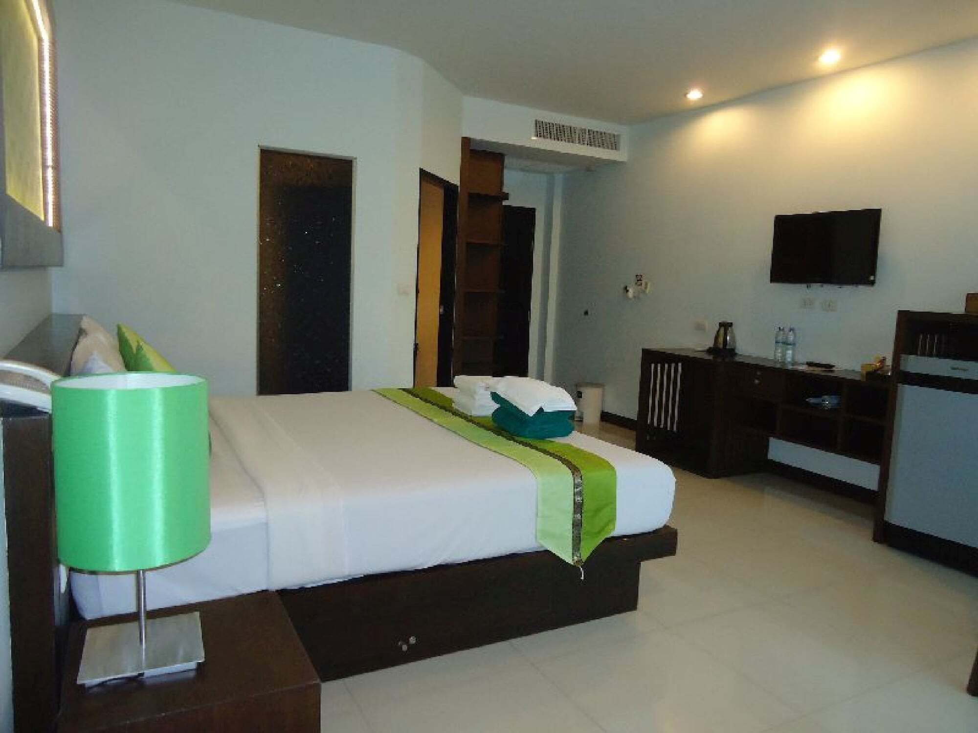 Puding Holiday World Kata Beach  Exterior photo